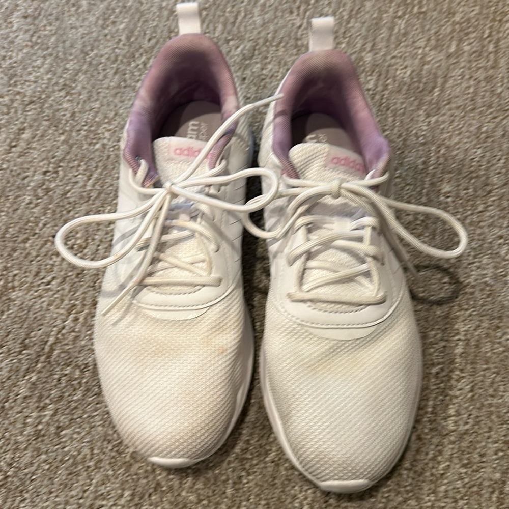 Women’s adidas cloud foam size 8.5